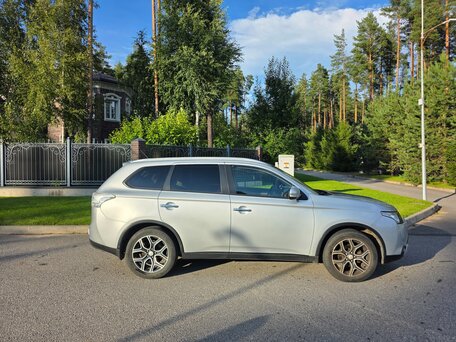 2014 Mitsubishi Outlander III, серебристый, 1126000 рублей, вид 2