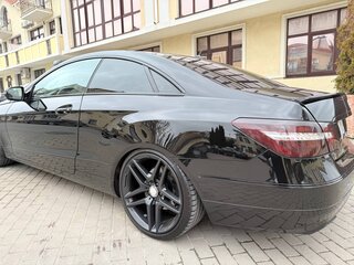 2009 Mercedes-Benz E-Класс 500 IV (W212, S212, C207), чёрный, 2200000 рублей, вид 1
