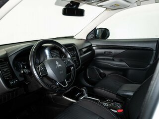 2019 Mitsubishi Outlander III Рестайлинг 3, белый, 2050000 рублей, вид 5