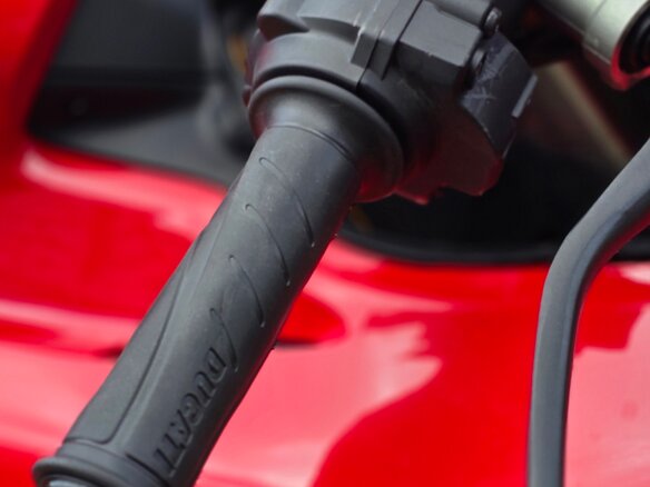 2023 Ducati Panigale V4, красный, 2280000 рублей - вид 8