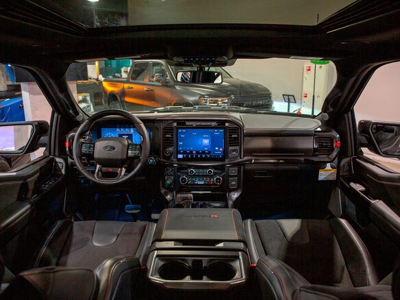 2025 Ford F-150 Raptor SuperCrew Raptor XIV Рестайлинг, чёрный, 18998000 рублей - вид 8
