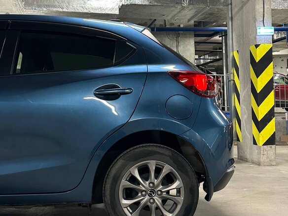 2020 Mazda 2 III (DJ) Рестайлинг, синий, 1490000 рублей - вид 6
