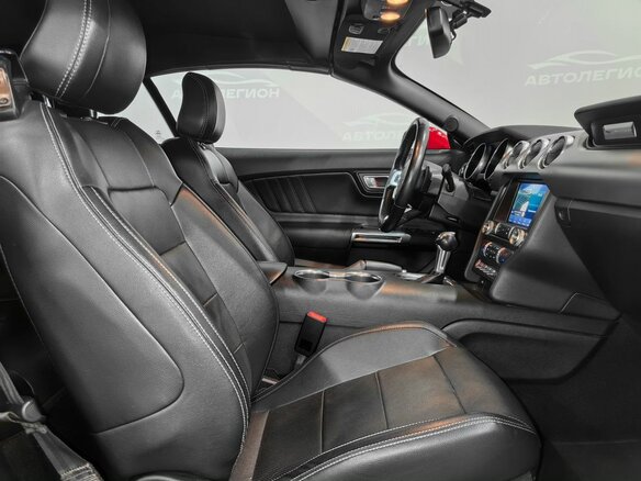 2018 Ford Mustang VI Рестайлинг, красный, 3070000 рублей - вид 16