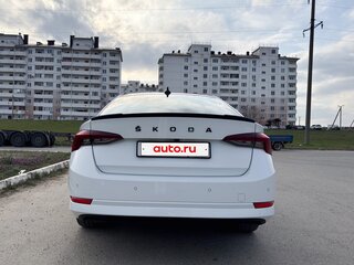 2021 Skoda Octavia IV (A8), белый, 3300000 рублей, вид 4