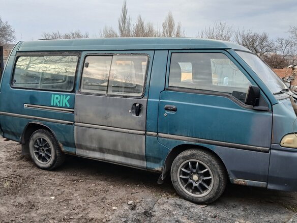 1998 Hyundai H100, зелёный - вид 3