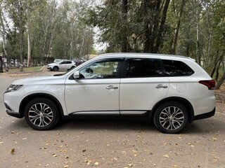 2015 Mitsubishi Outlander III Рестайлинг 2, белый, 2100000 рублей, вид 4