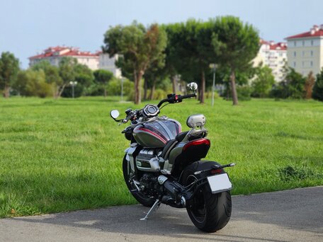 2021 Triumph Rocket 3, серый, 2200000 рублей, вид 4