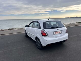 2011 Kia Rio II Рестайлинг, белый, 830000 рублей, вид 3