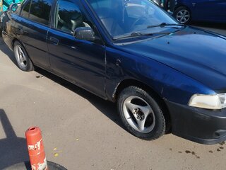 1999 Mitsubishi Mirage V, синий, 75000 рублей, вид 3