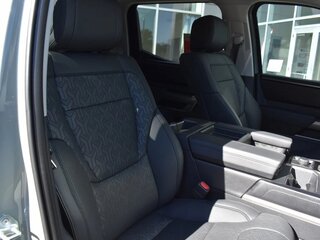 2025 Toyota Tundra CrewMax III, серый, 11958422 рублей, вид 5