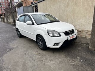 2011 Kia Rio II Рестайлинг, белый, 830000 рублей, вид 1