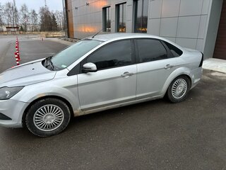 2010 Ford Focus II Рестайлинг, серебристый, 320000 рублей, вид 4