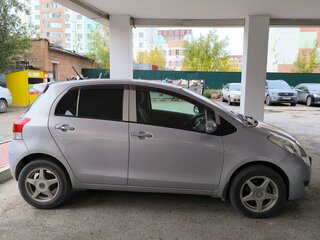 2009 Toyota Vitz II (XP90), серый, 700000 рублей, вид 2