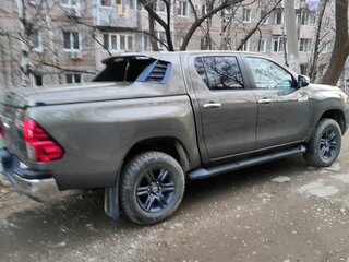 2021 Toyota Hilux VIII Рестайлинг 2, серый, 5000000 рублей, вид 3