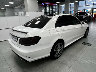 2015 Mercedes-Benz E-Класс 200 IV (W212, S212, C207) Рестайлинг, белый, 1500000 рублей, вид 3
