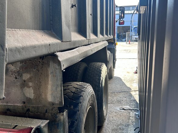 2007 Volvo FM, красный, 2500000 рублей - вид 9