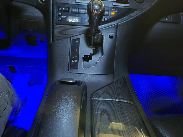 2010 Lexus RX 450h III, белый, 2250000 рублей - вид 8