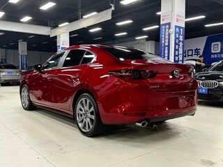 2021 Mazda 3 Axela IV (BP), красный, 1820000 рублей, вид 3