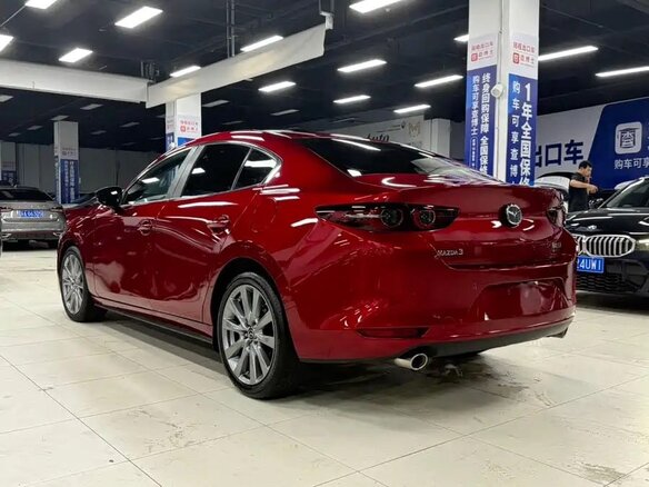 2021 Mazda 3 Axela IV (BP), красный, 1820000 рублей - вид 2