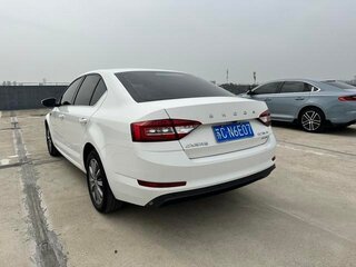 2021 Skoda Octavia III (A7) Рестайлинг, белый, 1500000 рублей, вид 4