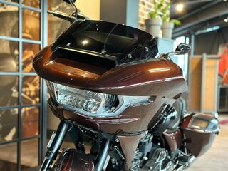 2024 Harley-Davidson CVO Road Glide, пурпурный, 6350000 рублей, вид 5