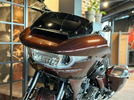 2024 Harley-Davidson CVO Road Glide, пурпурный, 6350000 рублей, вид 5