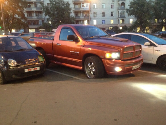 2005 Dodge RAM III (DR/DH), оранжевый - вид 3