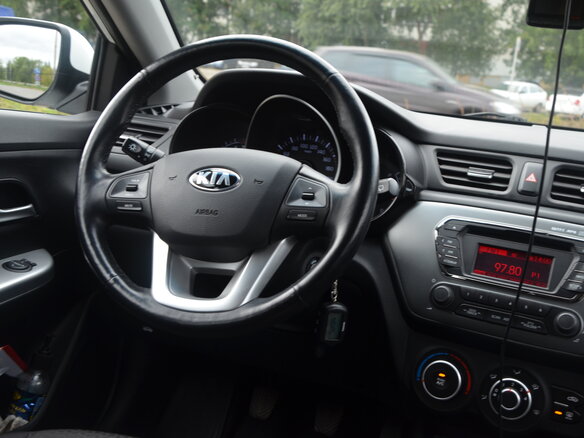 2014 Kia Rio III, белый - вид 15