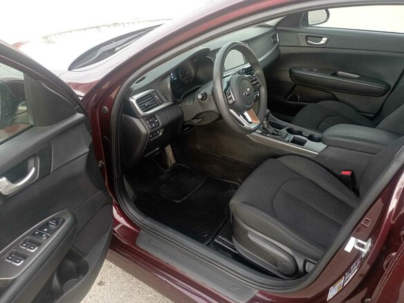 2018 Kia Optima IV Рестайлинг, пурпурный, 2200000 рублей - вид 8