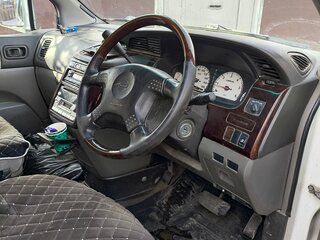 1999 Nissan Elgrand I (E50), белый, 450000 рублей, вид 4
