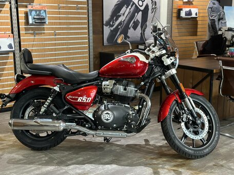 2026 Royal Enfield Super Meteor, красный, 792000 рублей, вид 2