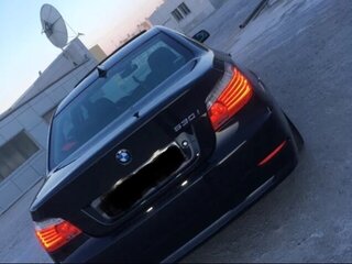 2009 BMW 5 серии 530xi V (E60/E61) Рестайлинг, чёрный, 2000000 рублей, вид 3
