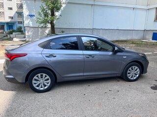 2021 Hyundai Solaris II Рестайлинг, серый, 1700000 рублей, вид 2