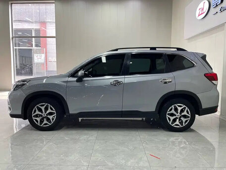 2021 Subaru Forester V, серебристый, 2450000 рублей, вид 3