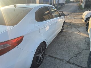 2014 Kia Rio 5-speed III, белый, 700000 рублей, вид 3
