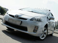 2010 Toyota Prius III (XW30), серебристый - вид 4