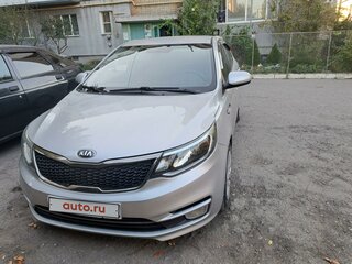 2016 Kia Rio III Рестайлинг, серебристый, 1200000 рублей, вид 1