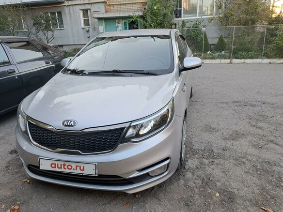 2016 Kia Rio III Рестайлинг, серебристый, 1200000 рублей