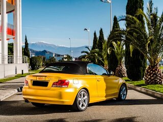 2011 BMW 1 серии 125i I (E82/E88) Рестайлинг 2, жёлтый, 1555000 рублей, вид 4