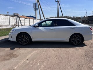 2015 Toyota Camry VII (XV50) Рестайлинг, белый, 2050000 рублей, вид 2