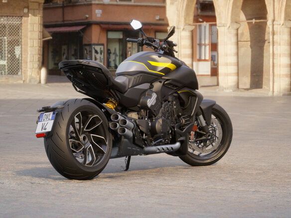 2025 Ducati Diavel V4, чёрный, 3350000 рублей - вид 11