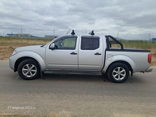 2012 Nissan Navara (Frontier) III (D40) Рестайлинг, серебристый, 1400000 рублей, вид 3