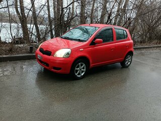 2002 Toyota Vitz I (P10), красный, 450000 рублей, вид 1