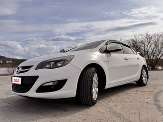 2014 Opel Astra J Рестайлинг, белый, 1090000 рублей, вид 1