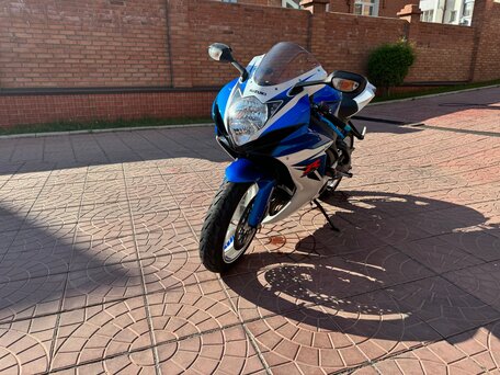 2011 Suzuki GSX-R 600, синий, 800000 рублей, вид 2