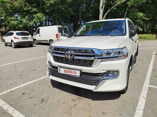 2012 Toyota Land Cruiser 200 Series Рестайлинг 1, белый, 4000000 рублей, вид 2