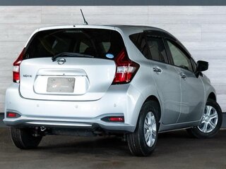 2019 Nissan Note II Рестайлинг, серебристый, 740000 рублей, вид 2