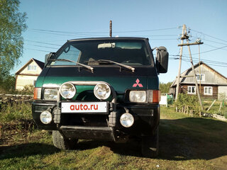 1993 Mitsubishi Delica III, зелёный, 850000 рублей, вид 2