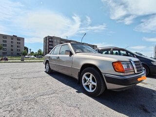 1990 Mercedes-Benz W124 200, бежевый, 1000000 рублей, вид 2