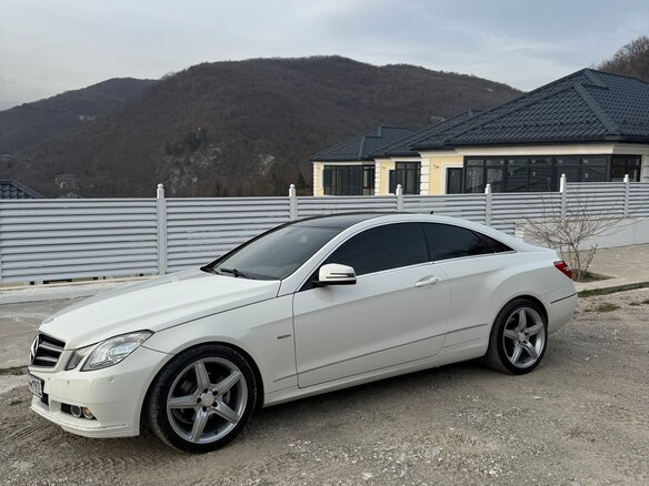 2011 Mercedes-Benz E-Класс 200 7G-Tronic IV (W212, S212, C207), белый, 1400000 рублей - вид 4